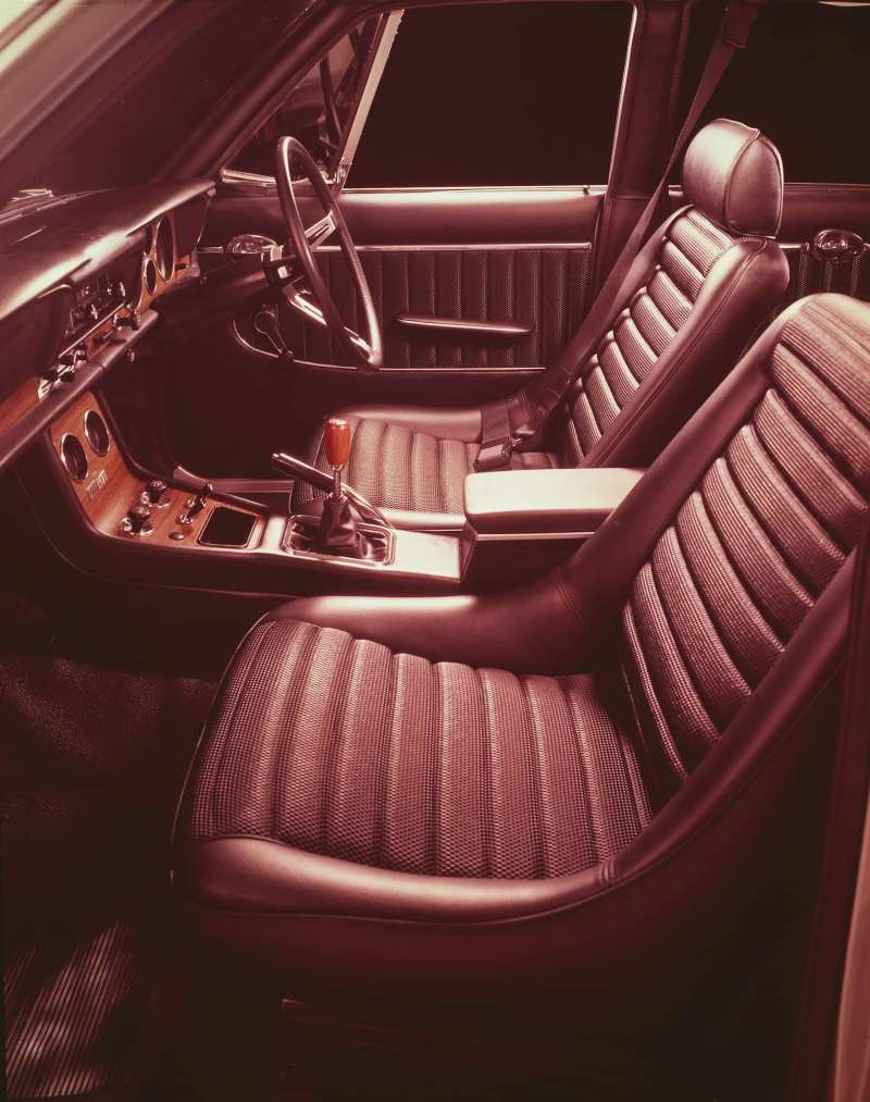 セダン2000GT-R